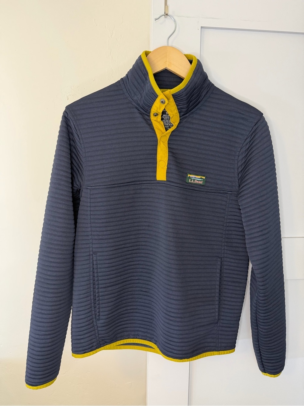 L.L. Bean Men's Navy Airlight quarter Snap Pullover Small